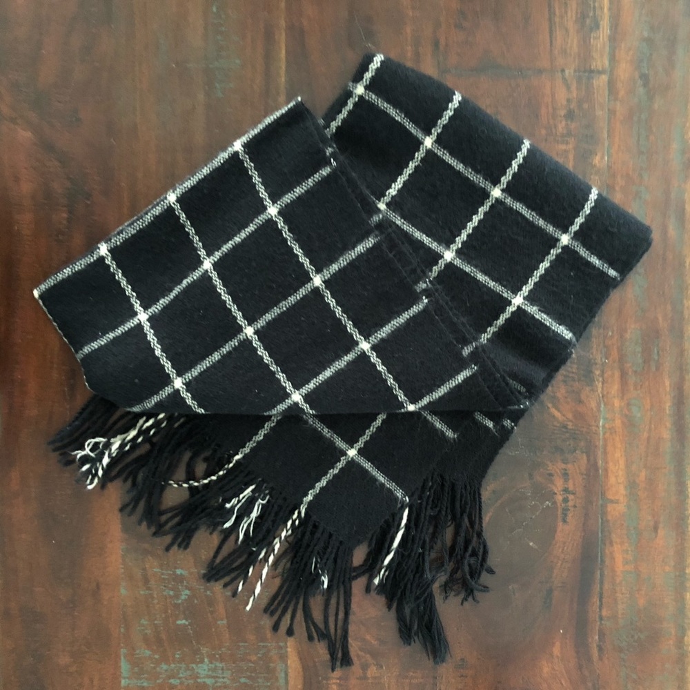 Black & White Plaid Scarf With Fringe